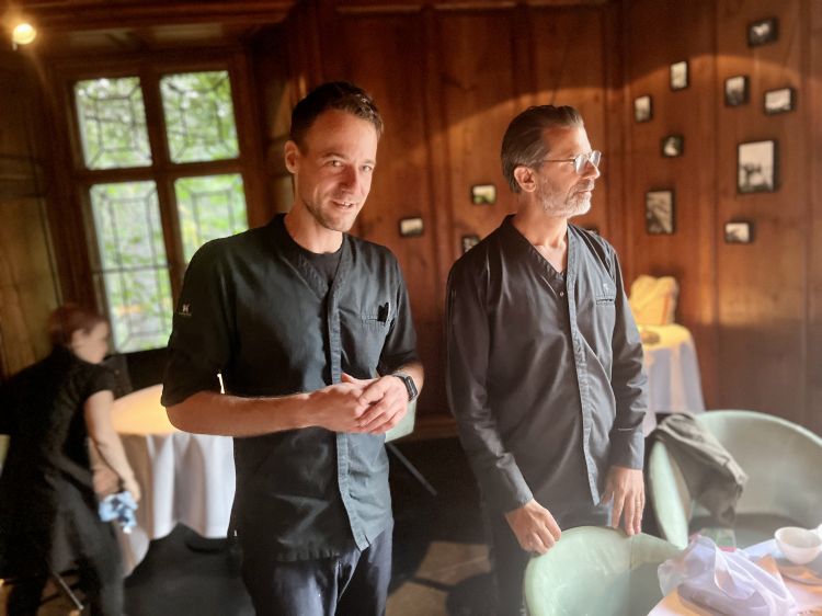 Andreas Caminada con l'executive chef di Schloss Schauenstein Marcel Skibba
