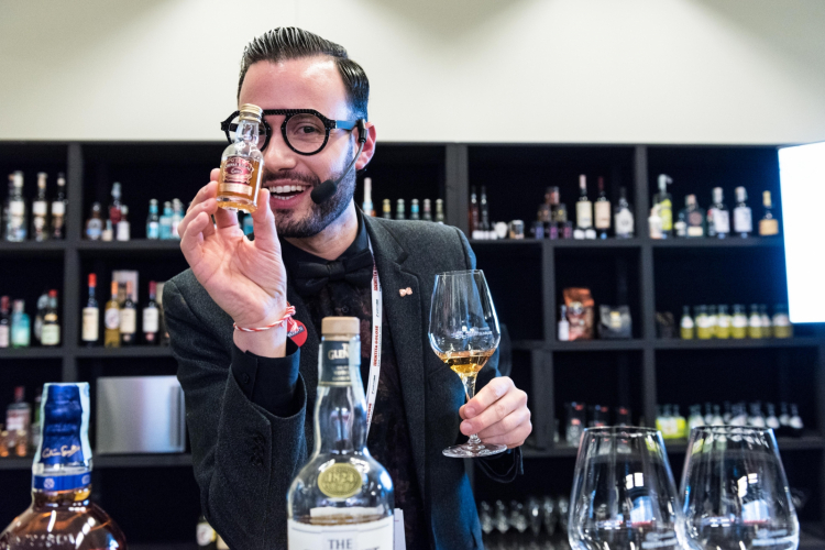 Le coinvolgenti interpretazioni sul tema whisky di Alejandro Daniel Mazza
