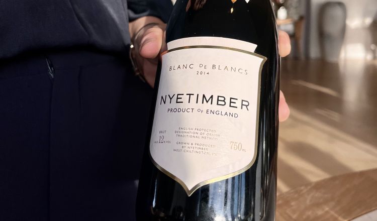Blanc de Blancs Nyetimber 2014, English bottle-fermented sparkling wine
