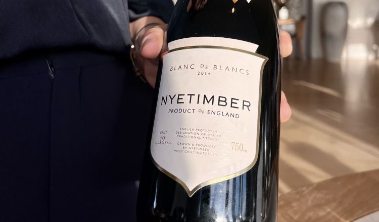 Blanc de Blancs Nyetimber 2014, English bottle-fermented sparkling wine
