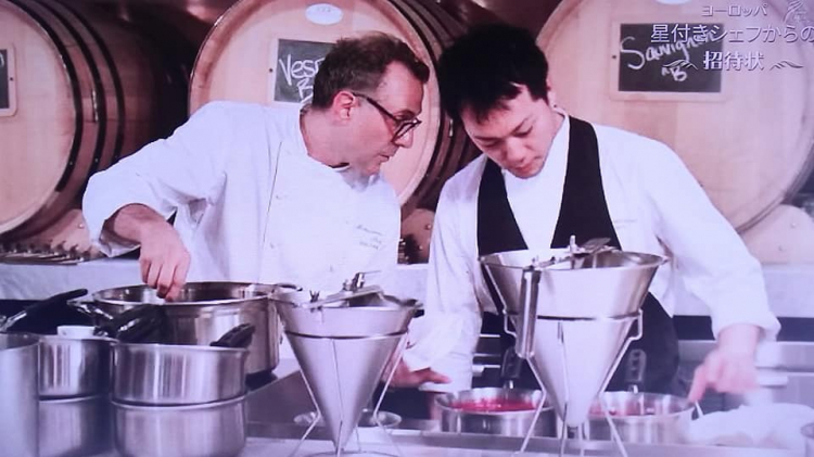 A memorable photo of Massimo Bottura and Yoji Tokuyoshi, when the latter was sous chef at Osteria Francescana
