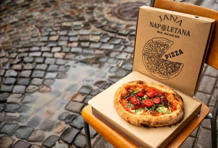 Una pizza di Jana Napoletana, pizzeria aperta nel 