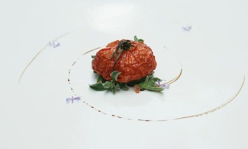 Il Pomodoro appassito con anemone di roccia e olio