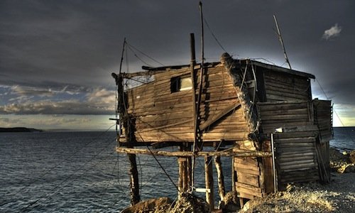 Uno dei trabocchi del litorale vastese in Abruzzo.