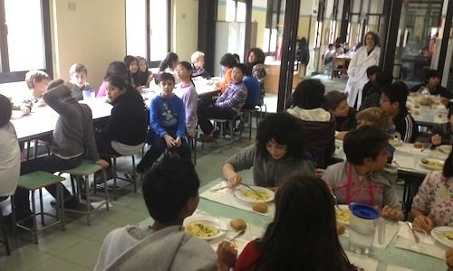 I bambini della scuola Casa del Sole, in via Giaco
