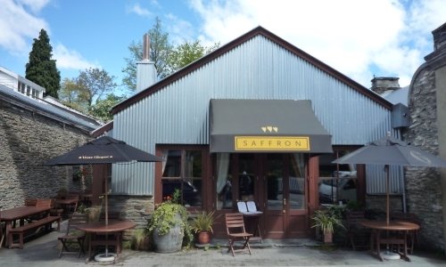 L'ingresso del ristorante Saffron a Arrowtown, nel