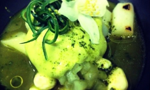 Asparago bianco, matcha, tofu e mandorle verdi di 