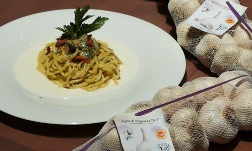 Spaghetti alla chitarra with Voghiera Garlic, oil 