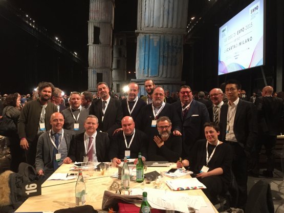 Group photo at table 16 at Expo delle Idee, dedica