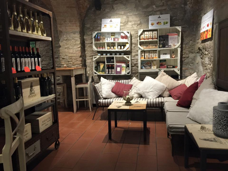 L'ingresso di Bottega Baracchi, in via Nazio