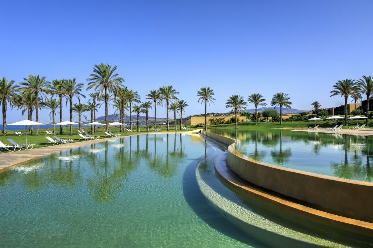 La piscina esterna del Verdura Resort, in Sicilia
