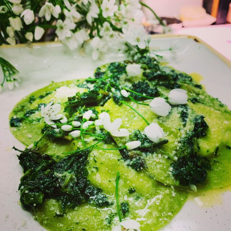 Ravioloni Olevanesi alla ricotta di capra, erbe sp