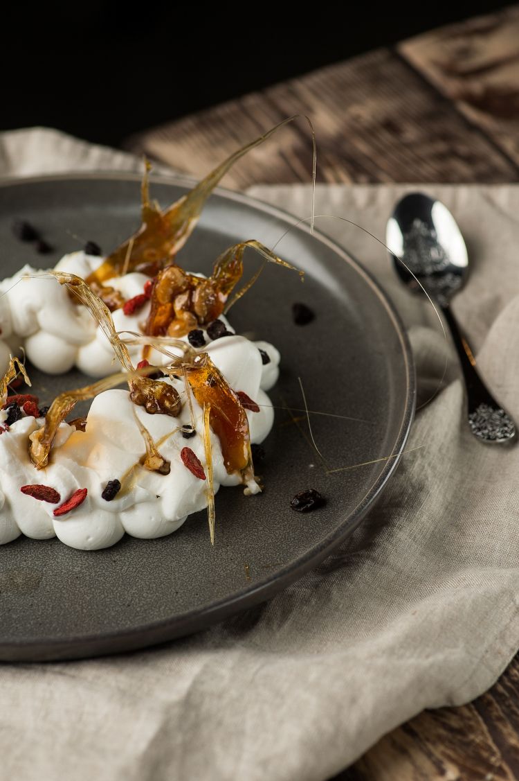 Yogurt greco con superfood e caramello di miele