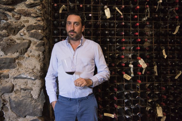 Luca Caruso nella cantina del Signum
