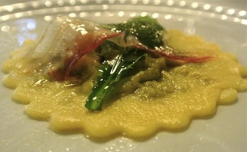 Il Raviolo con insalata matta di Andrea Stella, cu