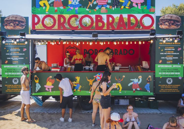 Un food truck al Jova Food Court