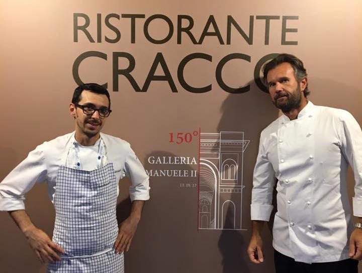 Con Cracco davanti al cantiere in Galleria Vittorio Emanuele II a Milano