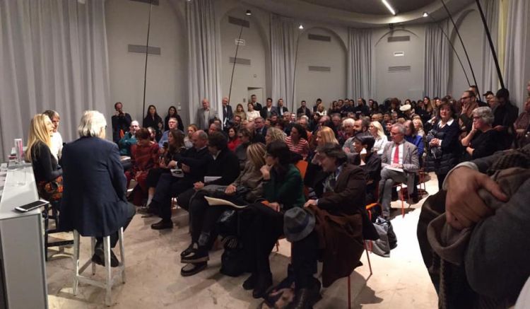 Gremita la sala di via Romagnosi
