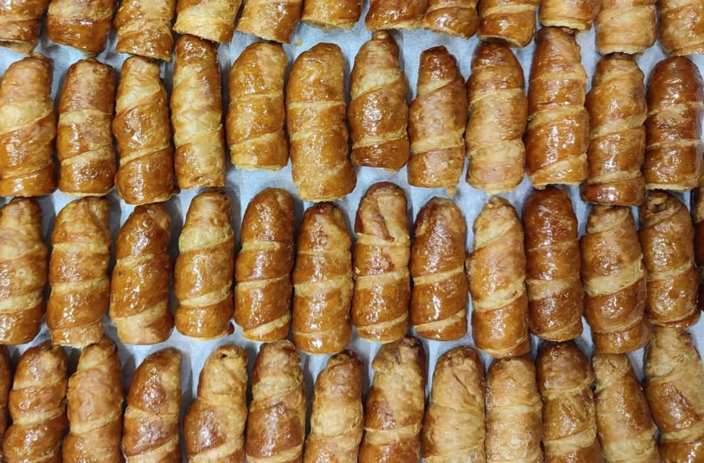 I cannoncini di pasta sfoglia caramellata con crema pasticcera alla vaniglia di Crispen, a Breno (Brescia)