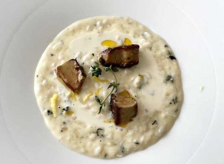 Risotto con erborinato di capra e ragù di fegato, ristorante Demi a Massafra (Taranto)
