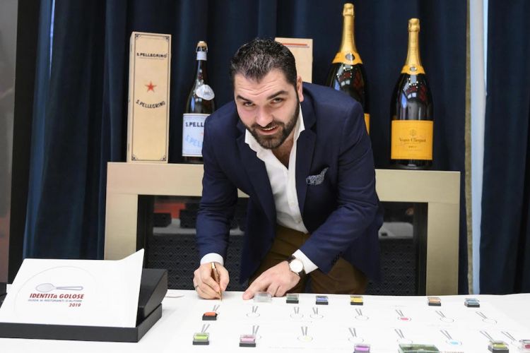 Alberto Tasinato, maitre dell'anno per la Guida di Identità 2019, premiato da Kettmeir