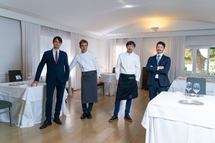 Maurizio e Sandro Serva assieme ai figli Amedeo e Michele