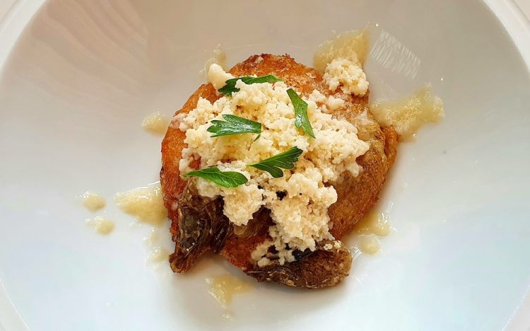 Veneto: Frittelle di schie, saor e gelato di cipolla