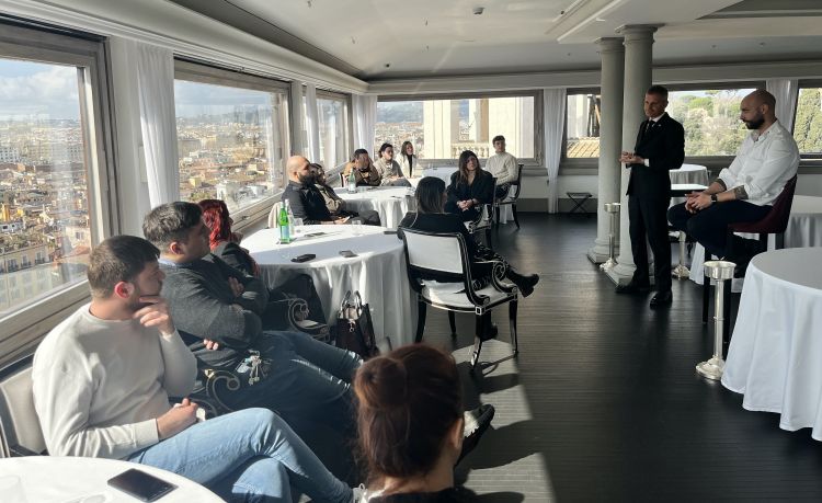 Amato e Antonini con gli studenti del Master in comunicazione, food marketing e critica enogastronomica di Gambero Rosso
