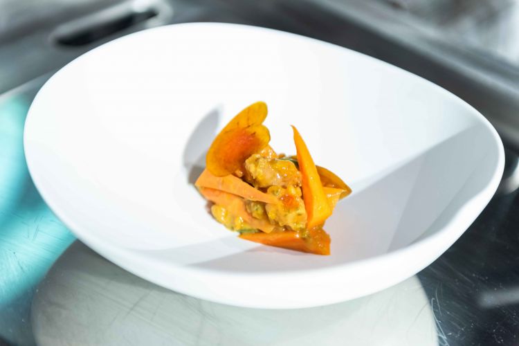 Insalatina di fichi d’India, carote, chinotto verde e pasta di sesamo
