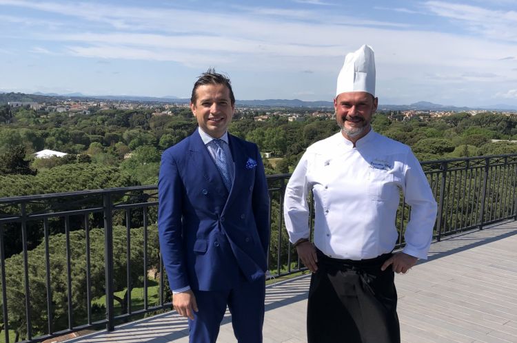 Luca Costanzi e Stefano Marzetti, maitre e chef del Mirabelle, qui all'ottavo piano dell'hotel, che dal primo giugno ospiterà lo Sky Bar
