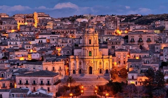 Modica, 54mila abitanti, città patrimonio dell'Unesco (foto www.sicilia.info)
