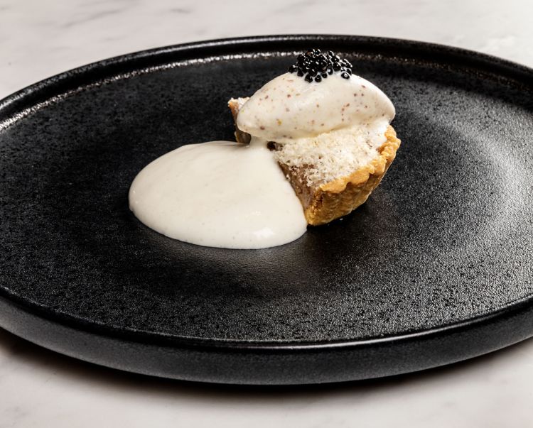 Cipolla di Breme, tartufo nero, gelato alla senape in grani