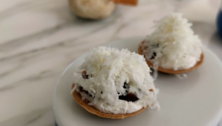 Tartelette con ricotta salata sarda di pecora al mirto e tartare di tonno rosso con lemon zest
