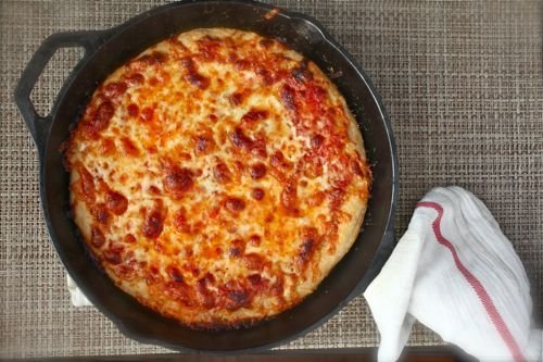 La cosiddetta Greek Pizza, originaria del New England
