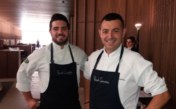 A destra, Ricard Camarena, chef valenciano classe 
