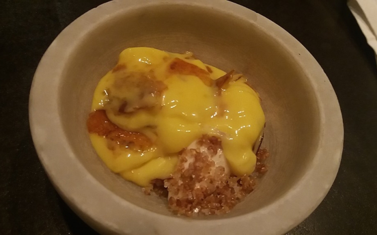Crème brûlée di sambuco col gelato di latticello
