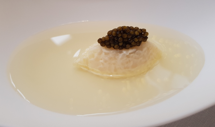 Quenelle di calamaro fermentato e caviale beluga