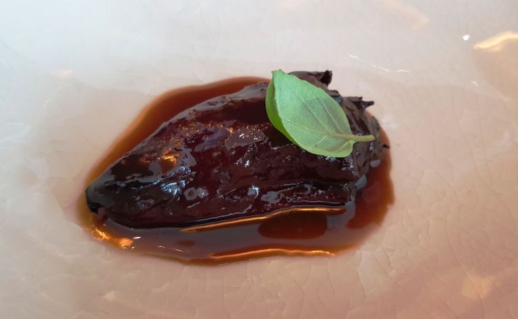 Peperone piquillo ripieno di coda di vacca vecchia
