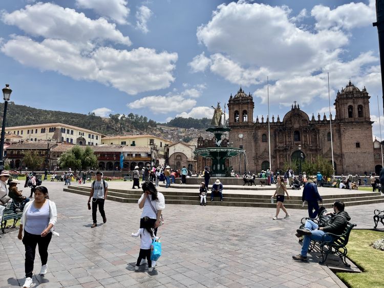 Plaza de Armas, the main square of Cuzco, Peru's first tourist destination, 3,399 metres above sea level. Cuzco is about 1 hour and 20 minutes from Moray