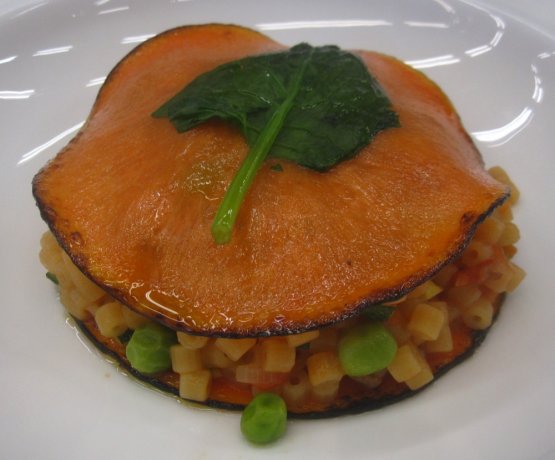 Il Raviolone aperto di zucca al contrario con salsiccia e verdure di Sauro Scarabotta, cuoco umbro del Friccò di San Paolo in Brasile, finalista del concorso Pasta World Championship