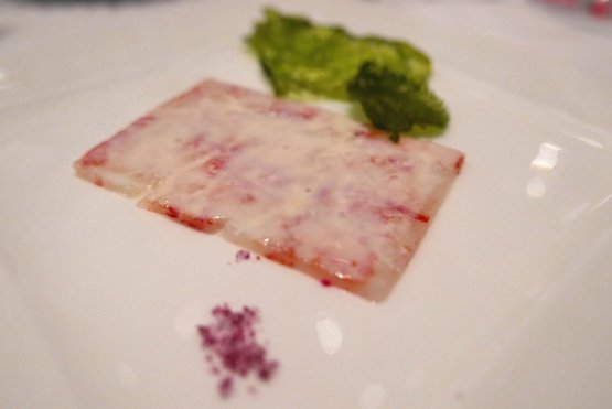 FONDUTA SILENZIATA. Il Carpaccio di gamberi di Santo Spirito con fonduta di gorgonzola di Davide Scabin: la fonduta era molto più leggera e sapida del solito