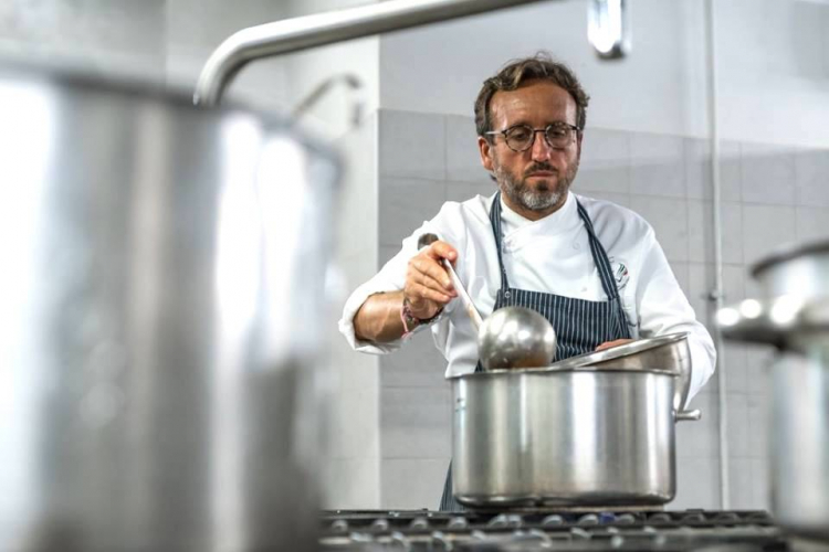 Emanuele Vallini è lo chef-patron de La Carabacci