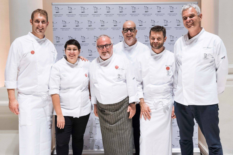 I protagonisti di "7 chef per Amatrice": Salvatore Salvo, Martina Caruso, Antonello Colonna, Paolo Brunelli, Enrico Bartolini e Pietro Leemann
