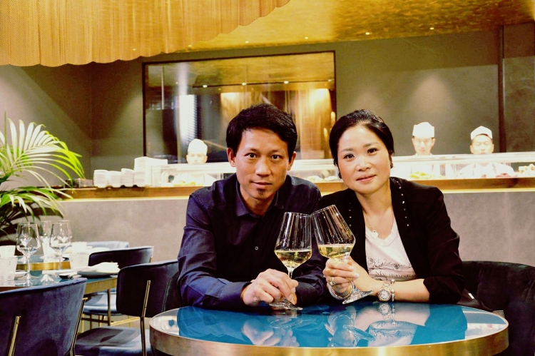 Xiaobo Zhou e Alessandra Hu
