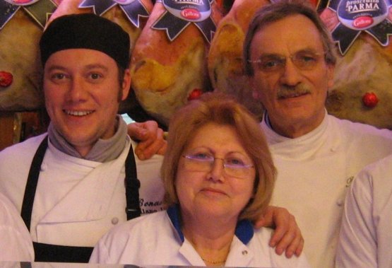 Una parte della famiglia Bonardi, da 39 anni nella gastronomia milanese