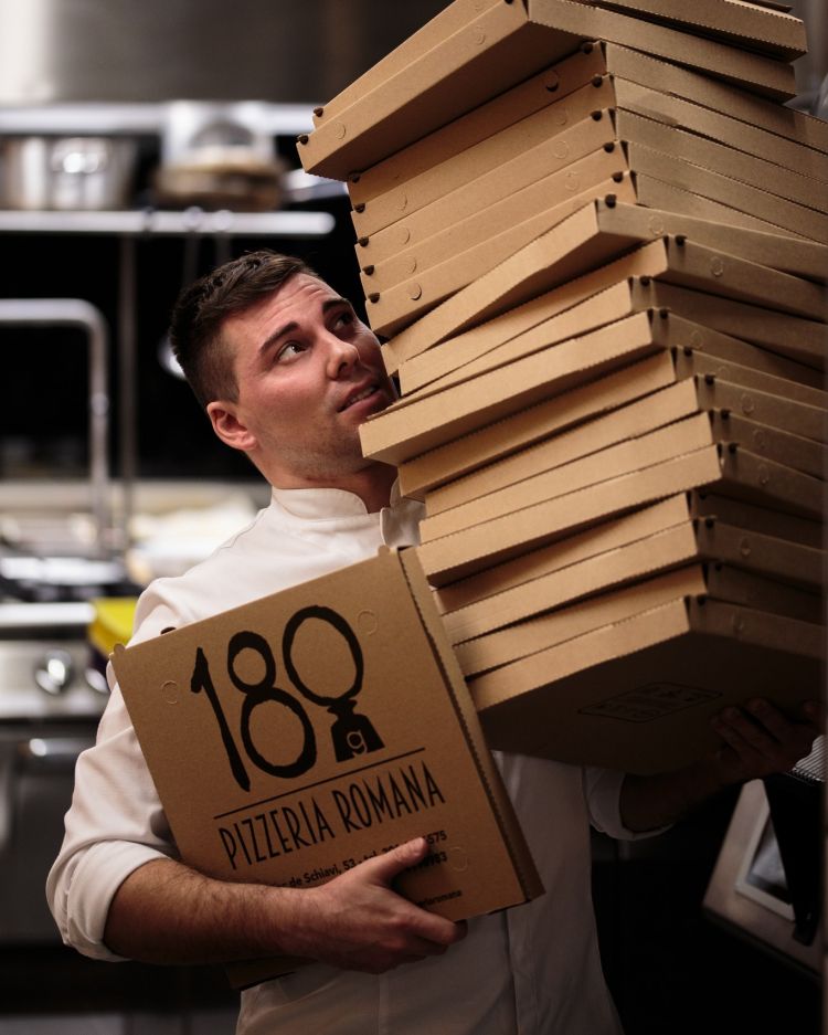 180 grammi ha aperto una sua seconda sede per l'asporto e il delivery, in via Tor de Schiavi 53 a Roma, tel. +39 391 1446575