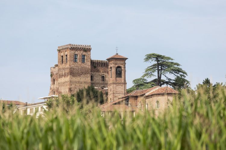 La Rocca di Arignano, 23 chilometri a Est da Torino, su una collina a Nord-Ovest del Monferrato
