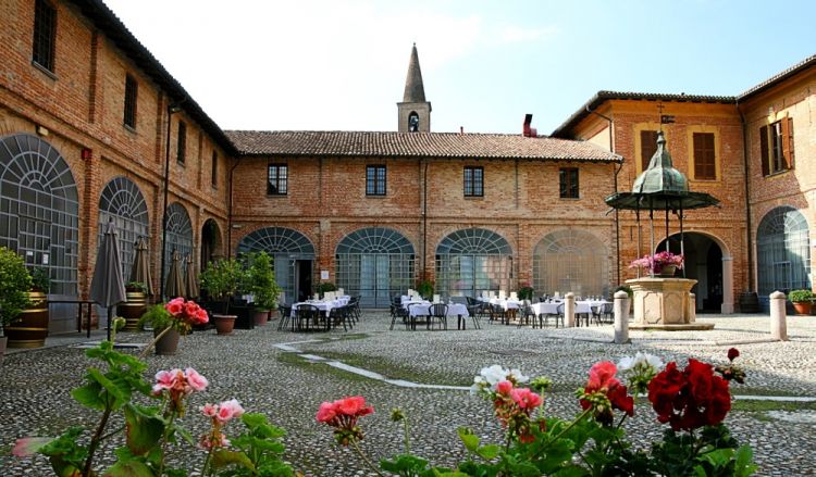 Uno scorcio del ristorante Hosteria La Cave Cantù
