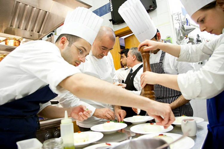 Al lavoro con la brigata
