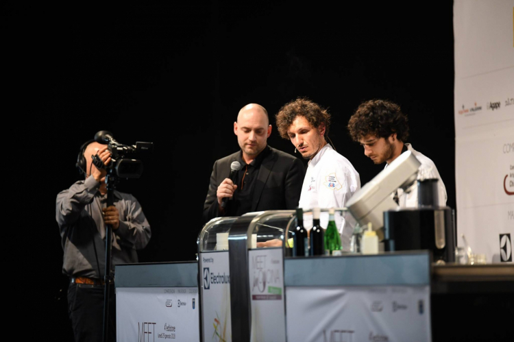 Di Pasquale sul palco di Meet in Cucina Abruzzo 2018 presentato dallo scrivente, Carlo Passera